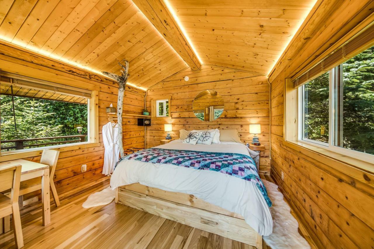 Stillpoint Lodge - All-Inclusive Halibut Cove Экстерьер фото