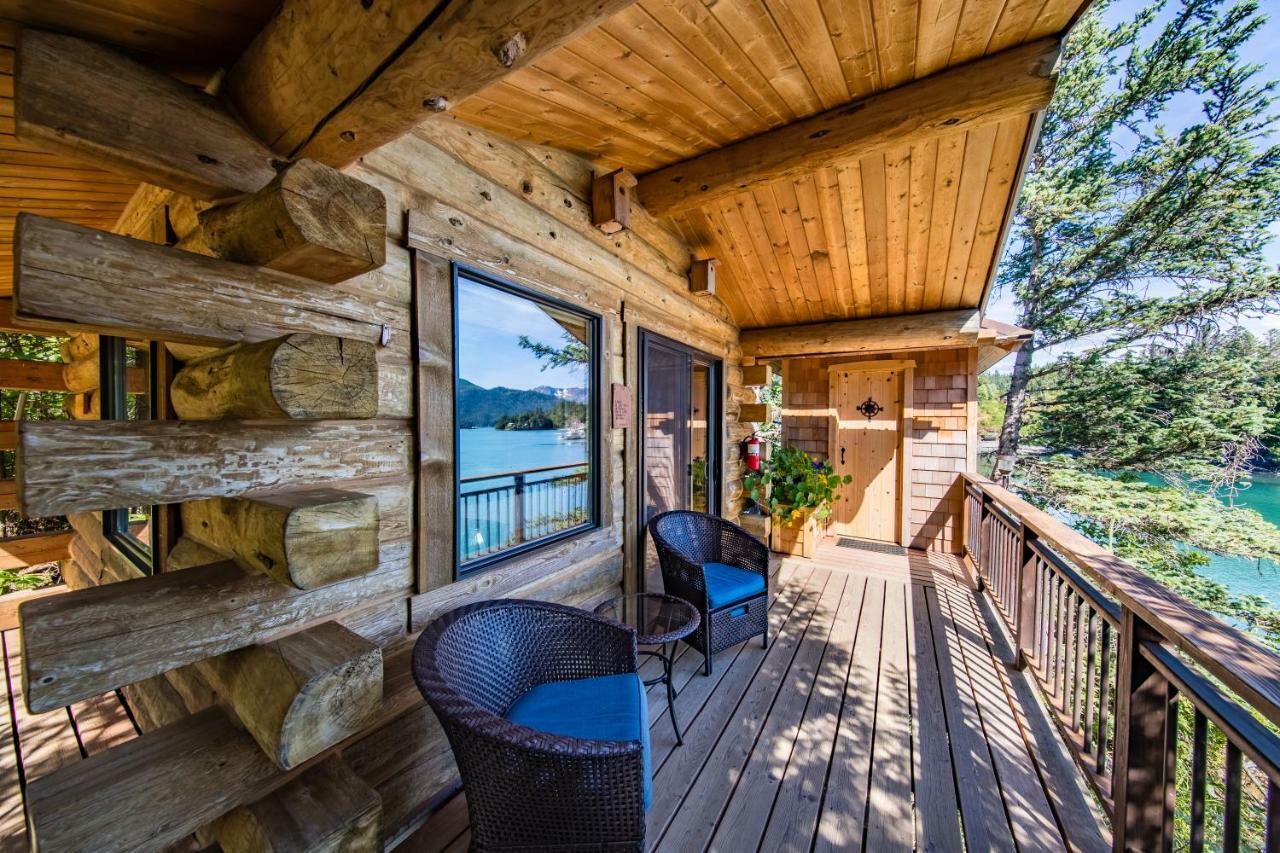 Stillpoint Lodge - All-Inclusive Halibut Cove Экстерьер фото