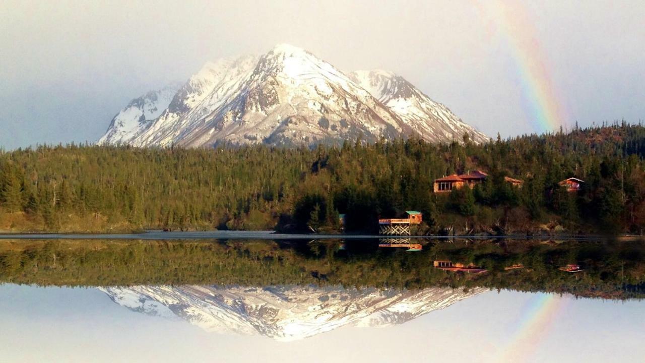 Stillpoint Lodge - All-Inclusive Halibut Cove Экстерьер фото