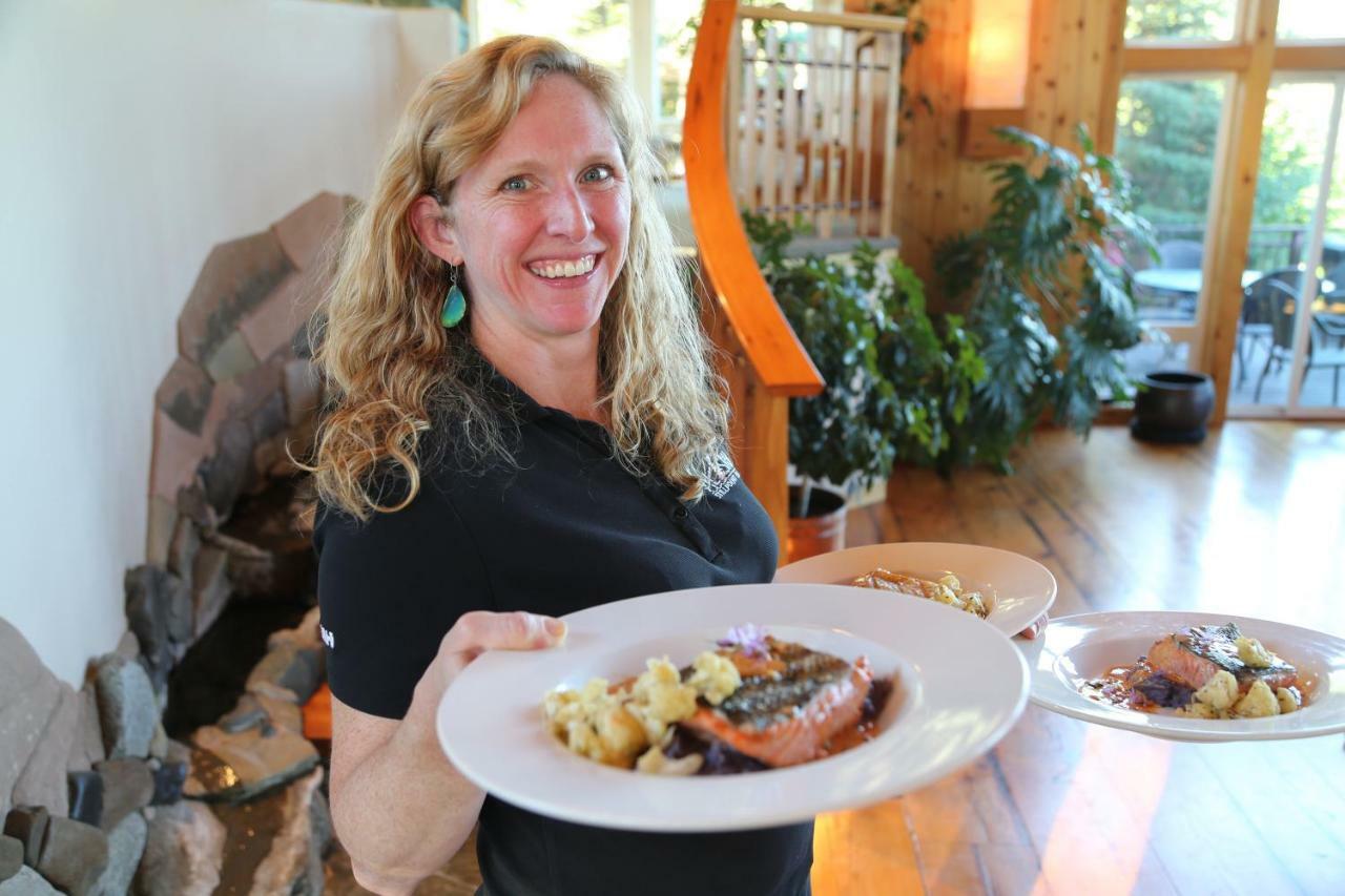 Stillpoint Lodge - All-Inclusive Halibut Cove Экстерьер фото