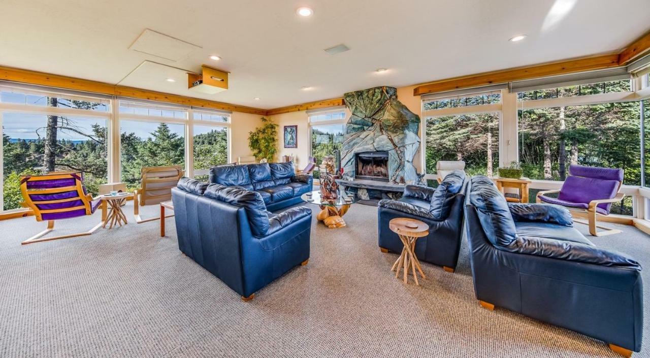 Stillpoint Lodge - All-Inclusive Halibut Cove Экстерьер фото