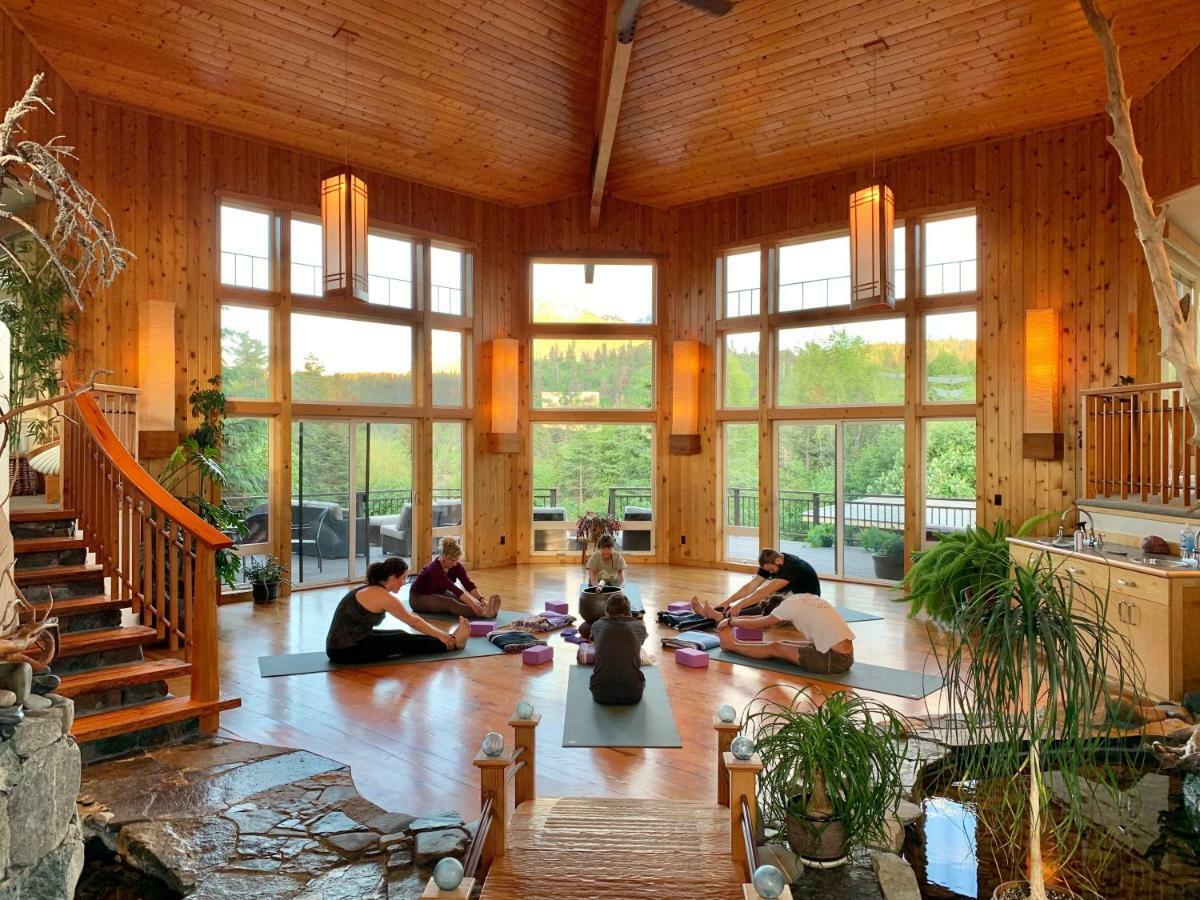 Stillpoint Lodge - All-Inclusive Halibut Cove Экстерьер фото